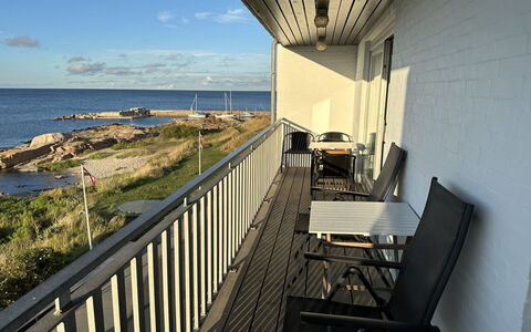Ramona - 10M from the Sea: Chalet, Jardin, Siding, Batiments Jardin, Ombre, Cour, Arrière-Cour, Pelouse, Ferme, Aménagement Paysager