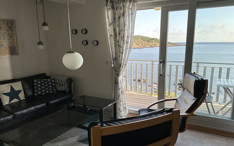 Ramona - 10M from the Sea: Bois, Maison, Chalet, Domicile, Toit, Zone Rurale, Siding, Cabane En Rondins, Batiments Jardin, Dur