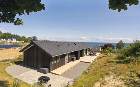 Maike - 200M from the Sea: Arbuste, Design Urbain, Couverture De Sol, Brique, Appartement, Biens, Brickwork, Balcon, Aménagement Paysager