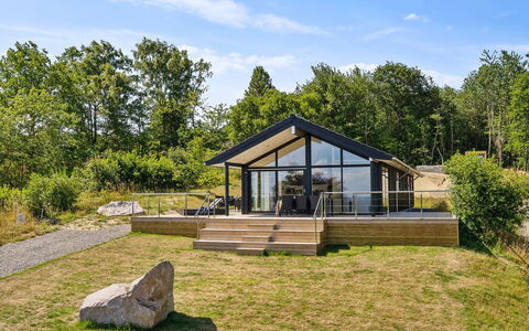 Maike - 200M from the Sea: Arbuste, Design Urbain, Couverture De Sol, Brique, Appartement, Biens, Brickwork, Balcon, Aménagement Paysager