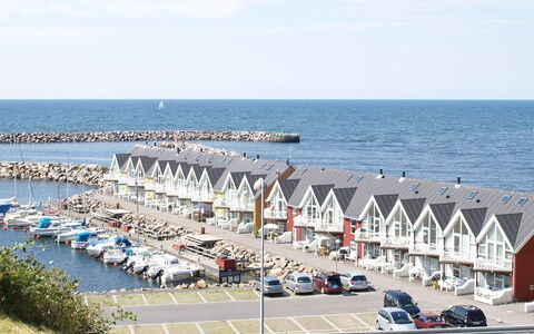 Armela - 10M from the Sea: Chalet, Jardin, Siding, Batiments Jardin, Ombre, Cour, Arrière-Cour, Pelouse, Ferme, Aménagement Paysager