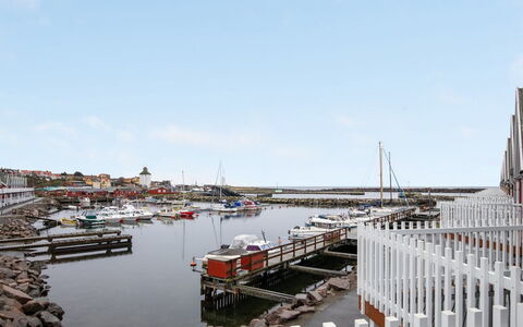 Armela - 10M from the Sea: Chalet, Jardin, Siding, Batiments Jardin, Ombre, Cour, Arrière-Cour, Pelouse, Ferme, Aménagement Paysager