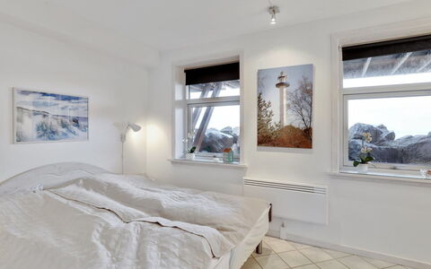 Armela - 10M from the Sea: Chambre, Lit, Design Intérieur, Plafond, Sol, Drap De Lit, Literie, Sol, Appartement, Cadre De Lit