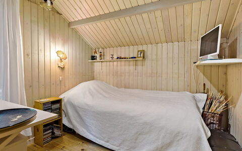 Iskra - 900M from the Sea: Mur, Bois, Sol, Design Intérieur, Sol, Chambre, Plafond, Meubles, Lit, Éclairage