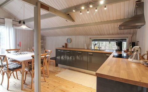 Iskra - 900M from the Sea: Sol, Bois, Design Intérieur, Sol, Plafond, Cuisine, Meubles, Parquet, Comptoir, Luminaire