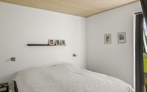 Ilfar - 700M from the Sea: Mur, Design Intérieur, Bois, Plafond, Sol, Meubles, Chambre, Sol, Lit, Luminaire