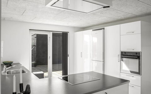 Ilfar - 700M from the Sea: Plafond, Cuisine, Luminaire, Conception, Appareil De Cuisine, Comptoir, Électroménager