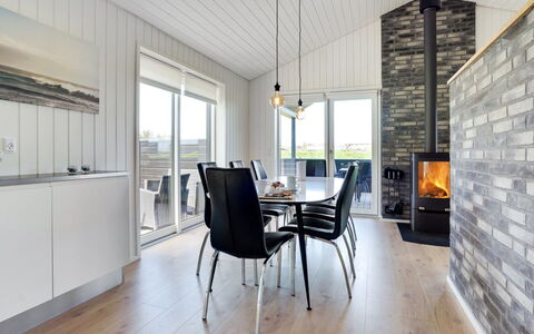 Øthbiorn - 1.1Km from the Sea: Bois, Maison, Chalet, Domicile, Toit, Zone Rurale, Siding, Cabane En Rondins, Batiments Jardin, Dur