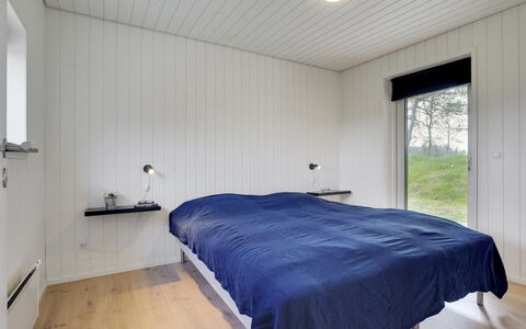 Øthbiorn - 1.1Km from the Sea: Bois, Chambre, Plafond, Sol, Sol, Design Intérieur, Lit, Domicile, Literie, Drap De Lit