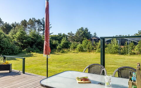 Matis - 650M from the Sea: Lot Terre, Mobilier De Jardin, Ombre, Jardin, Pelouse, Aménagement Paysager, Chaise, Cour, Eco Hôtel, Tableau De Plein Air