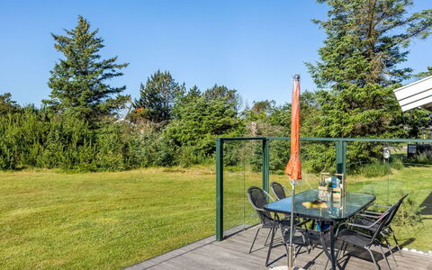 Matis - 650M from the Sea: Lot Terre, Ombre, Jardin, Mobilier De Jardin, Aménagement Paysager, Pelouse, Parc, Cour, Chaise, Dur
