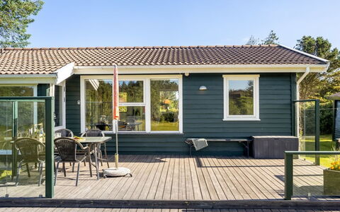 Matis - 650M from the Sea: Bois, Maison, Siding, Porte, Domicile, Chalet, Toit, Porche, Planche, Batiments Jardin