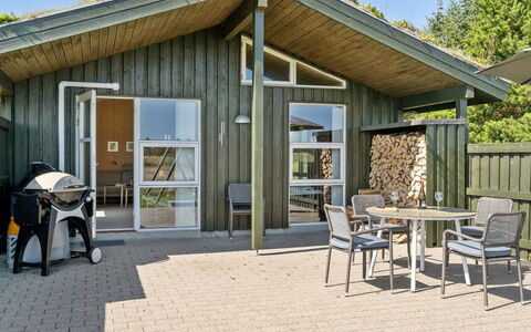 Elsabet - 750M from the Sea: Toit, Domicile, Porte, Chalet, Ombre, Siding, Cour, Biens, Arrière-Cour