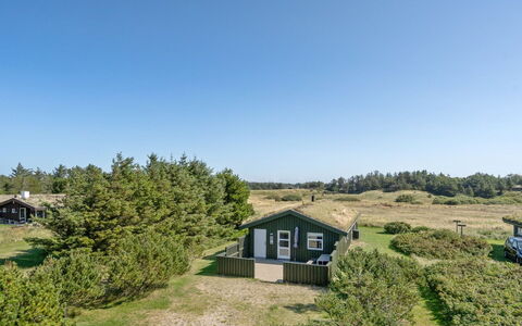 Elsabet - 750M from the Sea: Toit, Domicile, Porte, Chalet, Ombre, Siding, Cour, Biens, Arrière-Cour