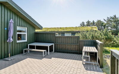 Elsabet - 750M from the Sea