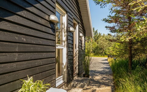 Federica - 500M from the Sea: Toit, Domicile, Porte, Chalet, Ombre, Siding, Cour, Biens, Arrière-Cour