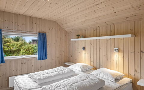 Federica - 500M from the Sea: Chambre, Bois, Lit, Design Intérieur, Drap De Lit, Plafond, Literie, Cadre De Lit, Sol, Meubles