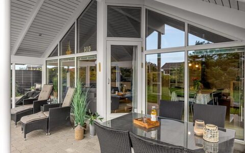 Federica - 500M from the Sea: Domicile, Porte, Porche, Ombre, Biens, Chaise, Patio, Plate-Forme, Dur, Conception