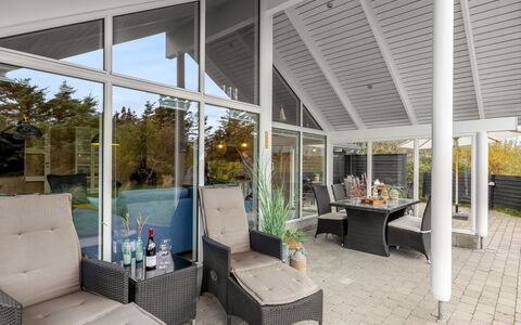 Federica - 500M from the Sea: Porche, Domicile, Meubles, Chaise, Plafond, Porte, Ombre, Plate-Forme, Patio, Mobilier De Jardin