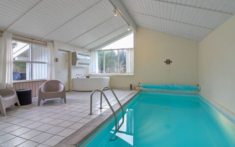 Panu - 600M from the Sea: Sol, Sol, Meubles, Design Intérieur, Plafond, Piscine, Composite, Recours, Chaise, Hôtel