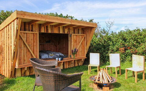 Tetta - 800M from the Sea: Meubles, Design Intérieur, Chaise, Sol, Table, Recours, Sol, Plafond, Pièce, Eco Hôtel