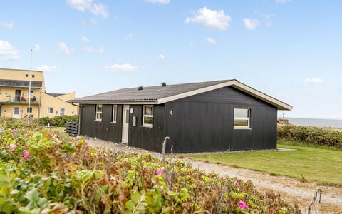 Fabiola - 200M from the Sea: Chalet, Arrière-Cour, Cour, Batiments Jardin, Cabanon, Siding, Mobilier De Jardin, Cabane En Rondins, Structure En Plein Air, Cabane