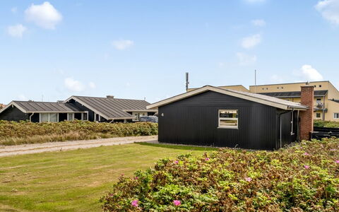 Fabiola - 200M from the Sea: Chalet, Arrière-Cour, Cour, Batiments Jardin, Cabanon, Siding, Mobilier De Jardin, Cabane En Rondins, Structure En Plein Air, Cabane