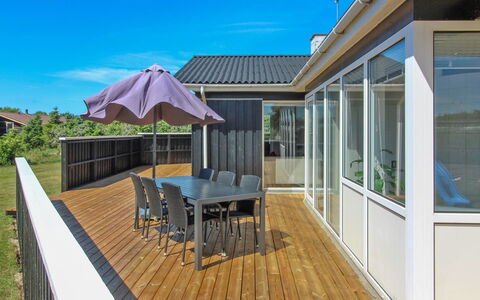 Dome - 750M from the Sea: Bois, Parquet, Porche, Sol, Plate-Forme, Dur, Sol, Toit, Domicile, Composite