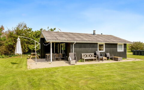 Bistra - 400M from the Sea: Maison, Domicile, Toit, Zone Résidentielle, Chalet, Biens, Ferme, Pelouse, Aménagement Paysager, Siding