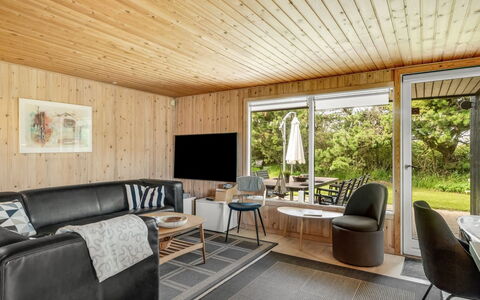 Bistra - 400M from the Sea: Maison, Domicile, Toit, Zone Résidentielle, Chalet, Biens, Ferme, Pelouse, Aménagement Paysager, Siding