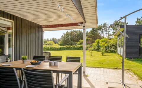 Bistra - 400M from the Sea: Maison, Domicile, Toit, Zone Résidentielle, Chalet, Biens, Ferme, Pelouse, Aménagement Paysager, Siding