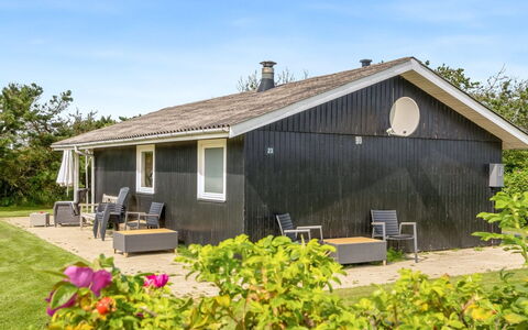 Bistra - 400M from the Sea: Maison, Domicile, Toit, Zone Résidentielle, Chalet, Biens, Ferme, Pelouse, Aménagement Paysager, Siding
