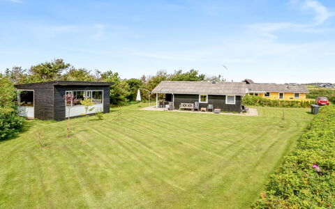 Bistra - 400M from the Sea: Maison, Domicile, Toit, Zone Résidentielle, Chalet, Biens, Ferme, Pelouse, Aménagement Paysager, Siding
