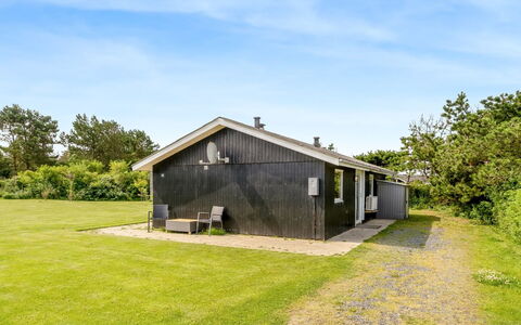 Bistra - 400M from the Sea: Maison, Domicile, Toit, Zone Résidentielle, Chalet, Biens, Ferme, Pelouse, Aménagement Paysager, Siding