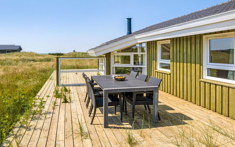Katla - 400M from the Sea: Maison, Domicile, Porte, Toit, Chalet, Biens, Jardin, Ombre, Siding, Cour
