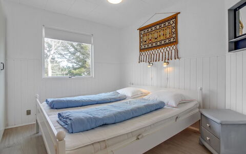 Hellin - 300M from the Sea: Sol, Sol, Bois, Chambre, Design Intérieur, Lit, Plafond, Meubles, Pièce, Literie