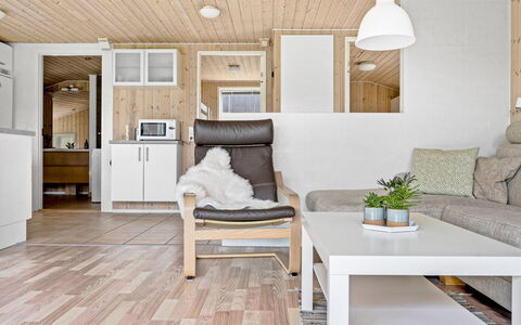 Into - 400M from the Sea: Sol, Bois, Design Intérieur, Meubles, Sol, Canapé, Pièce, Salon, Parquet, Plafond