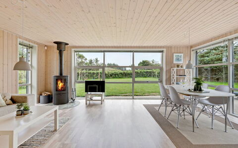 Into - 400M from the Sea: Sol, Design Intérieur, Sol, Bois, Meubles, Parquet, Plafond, Salon, Domicile, Revêtement De Sol Stratifié