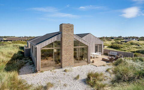 Friede - 100M from the Sea: Bois, Toit, Architecture, Domicile, Maison, Chalet, Siding, Dur, Pente, Biens