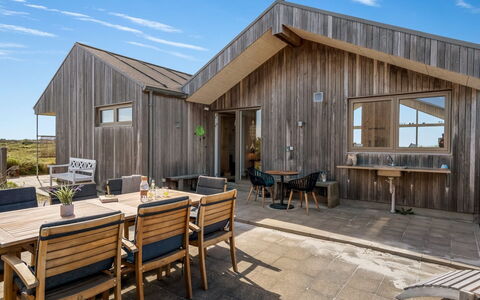 Friede - 100M from the Sea: Bois, Toit, Architecture, Domicile, Maison, Chalet, Siding, Dur, Pente, Biens