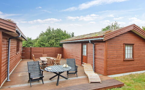 Jo - 1.2Km from the Sea: Herbe, Maison, Toit, Chalet, Domicile, Arbuste, Ferme, Lot Terre, Zone Rurale