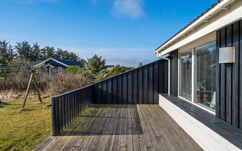 Ofrath - 350M from the Sea: Bois, Toit, Architecture, Domicile, Maison, Chalet, Siding, Dur, Pente, Biens