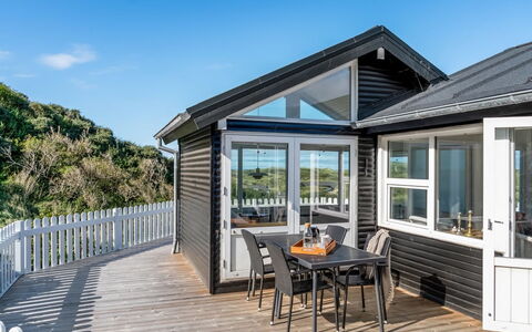 Ineke - 295M from the Sea: Bois, Domicile, Porche, Porte, Chalet, Plate-Forme, Planche, Dur, Siding, Ombre