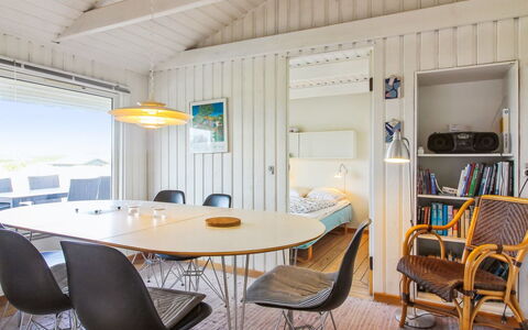 Trude - 250M from the Sea: Arbuste, Design Urbain, Couverture De Sol, Brique, Appartement, Biens, Brickwork, Balcon, Aménagement Paysager