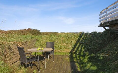 Trude - 250M from the Sea: Arbuste, Design Urbain, Couverture De Sol, Brique, Appartement, Biens, Brickwork, Balcon, Aménagement Paysager
