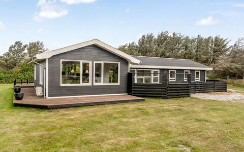Bengta - 200M from the Sea: Maison, Toit, Domicile, Chalet, Cabanon, Batiments Jardin, Siding, Cour, Cabane En Rondins, Cabane