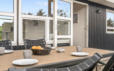 Bengta - 200M from the Sea: Maison, Toit, Domicile, Chalet, Cabanon, Batiments Jardin, Siding, Cour, Cabane En Rondins, Cabane