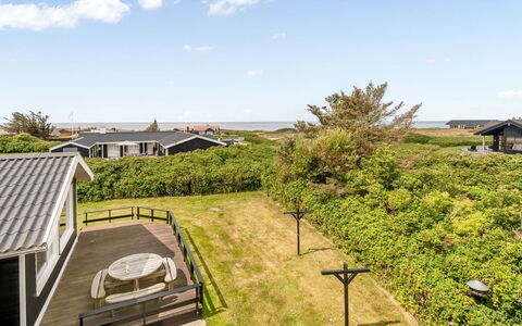 Bengta - 200M from the Sea: Maison, Toit, Domicile, Chalet, Cabanon, Batiments Jardin, Siding, Cour, Cabane En Rondins, Cabane