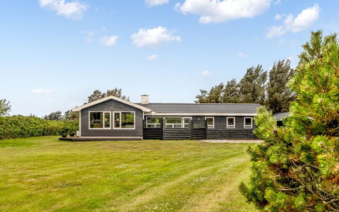 Bengta - 200M from the Sea: Maison, Toit, Domicile, Chalet, Cabanon, Batiments Jardin, Siding, Cour, Cabane En Rondins, Cabane