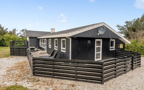 Bengta - 200M from the Sea: Maison, Toit, Domicile, Chalet, Cabanon, Batiments Jardin, Siding, Cour, Cabane En Rondins, Cabane